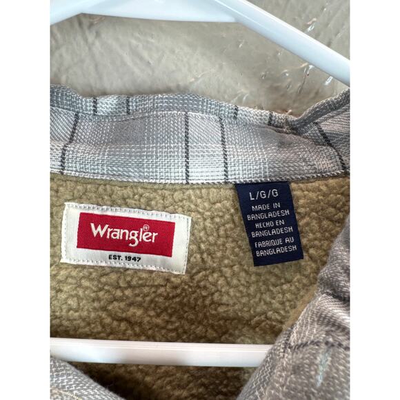 Wrangler Quilted Shirt Jacket Gray Plaid Shacket Lined Pockets Sherpa Size Large - Picture 4 of 5
